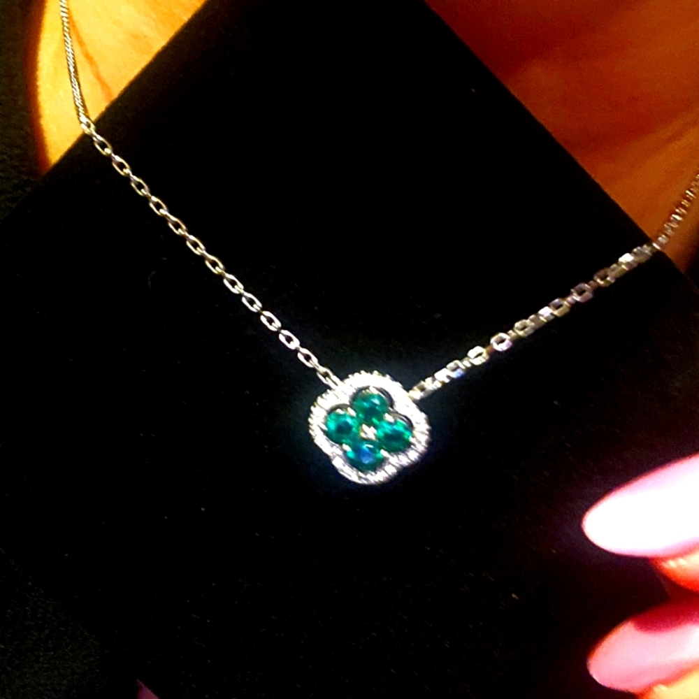 Fashion Clover Design.Spring Blossom S925 Sterling Silver Green stone Moissanite